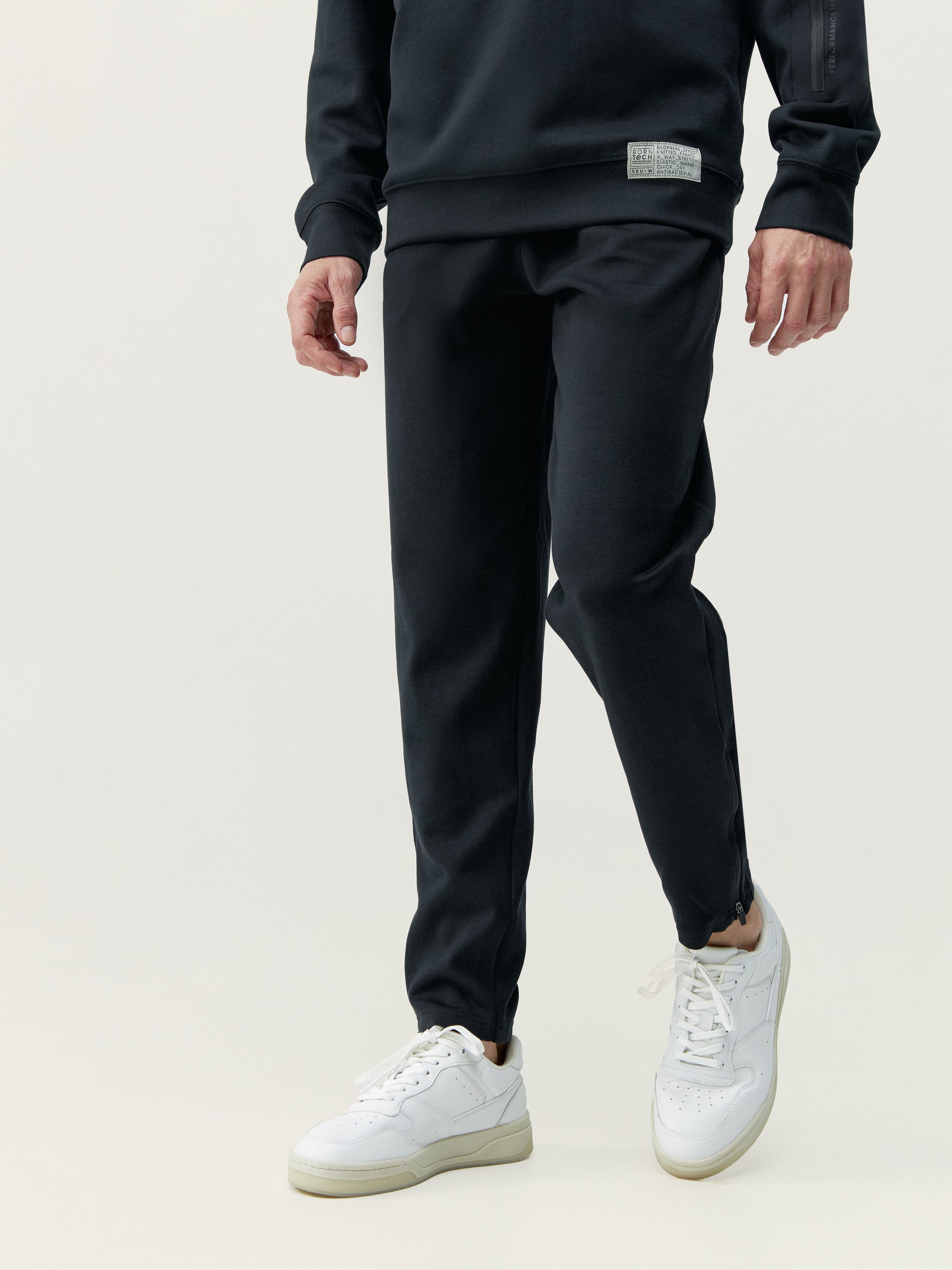 Born Ness Jogger - Black